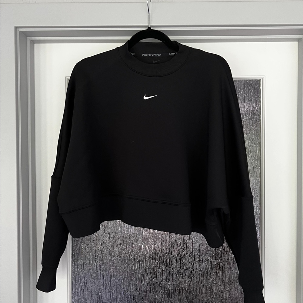 nike women’s prima dri-fit oversized crew neck crop top long sleeve